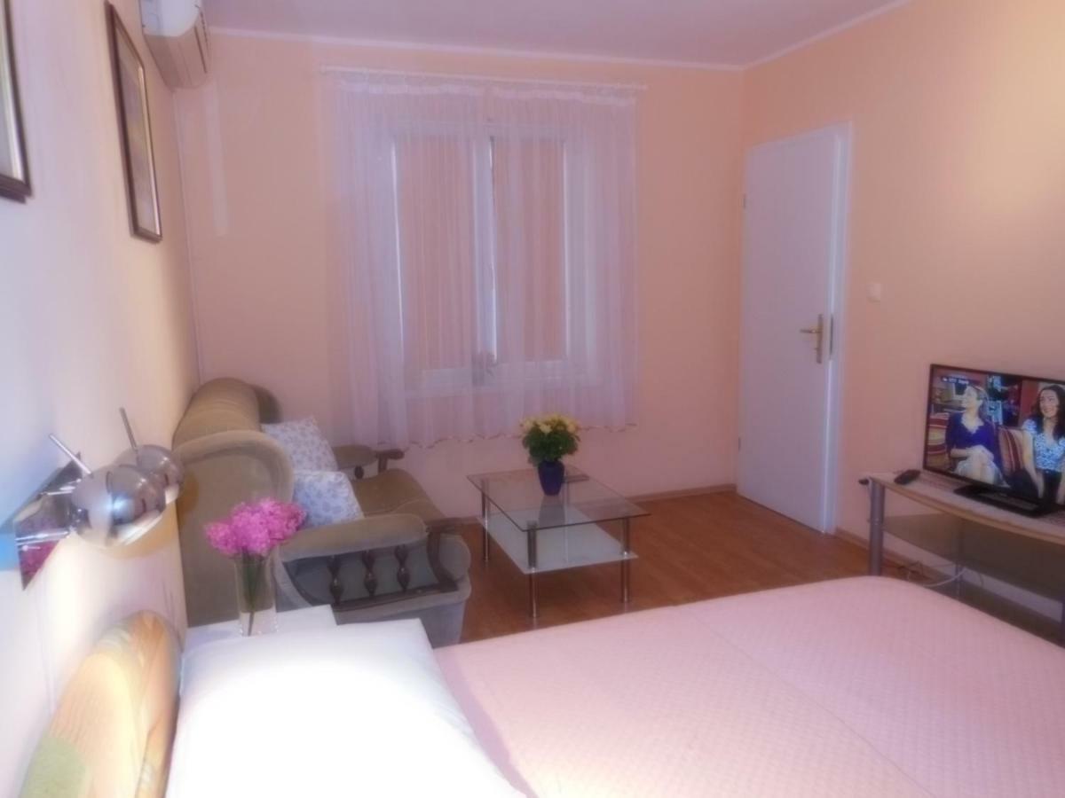 Apartment Kamelija *