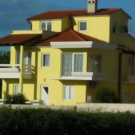 Villa Kamelija Fazana Exterior photo