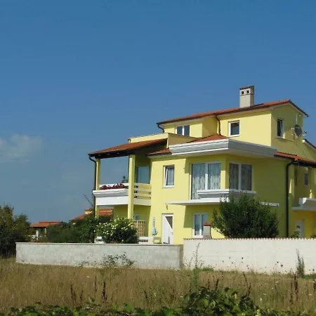 Villa Kamelija Fazana Exterior photo